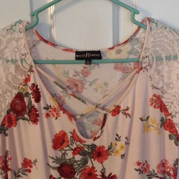 Pink flower shirt - Picture 2 of 6